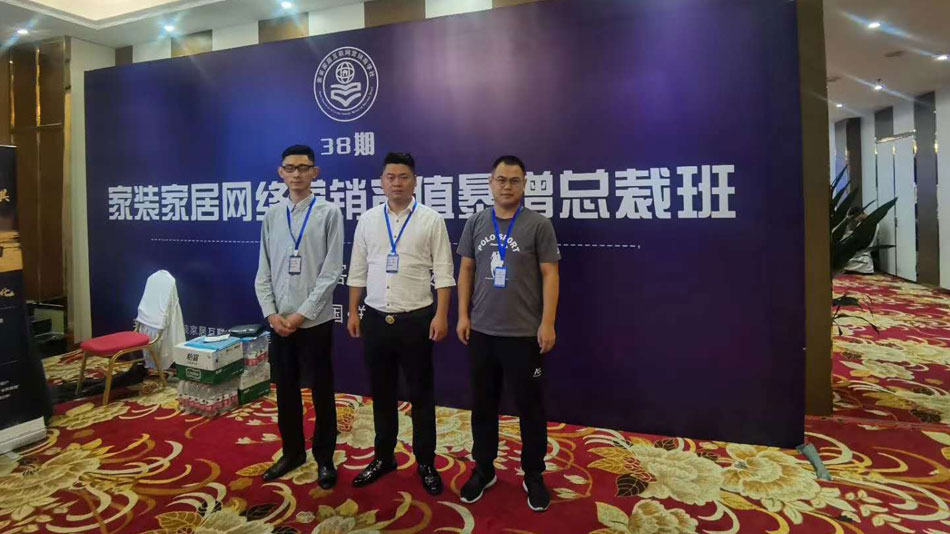 粉嫩逼正在播放楚航集团郑州学习日志